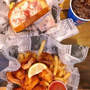 DJ's Clam Shack - Maine lobster roll and fried shrimps - Seafood Near Me - Key West, Florida DJ's Clam Shack - Maine lobster roll and fried shrimps - Seafood Near Me - Key West, Florida