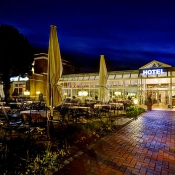 Seehotel Plau am See - Seehotel bei Nacht - Hotels Near Me - Plau, MV Seehotel Plau am See - Seehotel bei Nacht - Hotels Near Me - Plau, MV