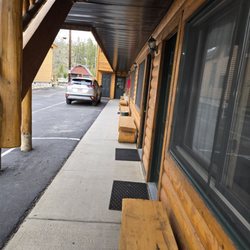 Spirit Lake Lodge - Side view of my room