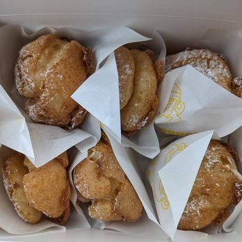 Beard Papa’s - Desserts Near Me - Concord, California