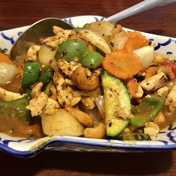 Thai House Restaurant - Cashew Chicken - Thai Near Me - Bellingham, Washington