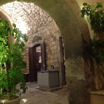 Il Buco - Outdoor dining - Italian Near Me - Sorrento, NA Il Buco - Outdoor dining - Italian Near Me - Sorrento, NA