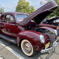 Stop & Shop - Mid 30's Ford