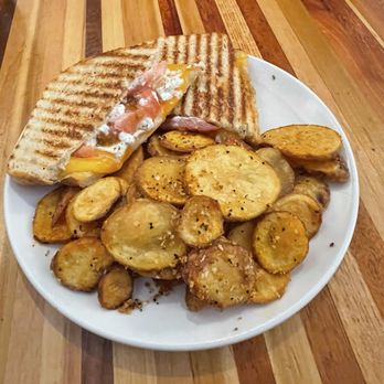 The Farmacy - Grilled cheese with "home-made" potato chips - Coffee & Tea Near Me - Albuquerque, New Mexico