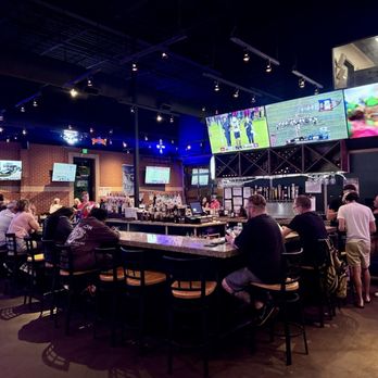 Jonathan's Grille - Full bar with games on TV - American Near Me - Mount Juliet, Tennessee