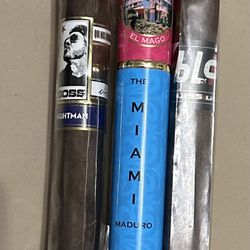 Knights Cigar Lounge - Nice selection.