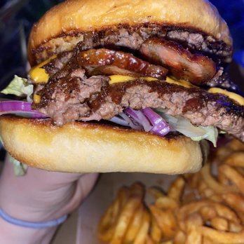 Bliss - Smash burger - special this week. GET IN MY BELLY. And yes those are Curley fries - Food Near Me - Landstuhl, RP