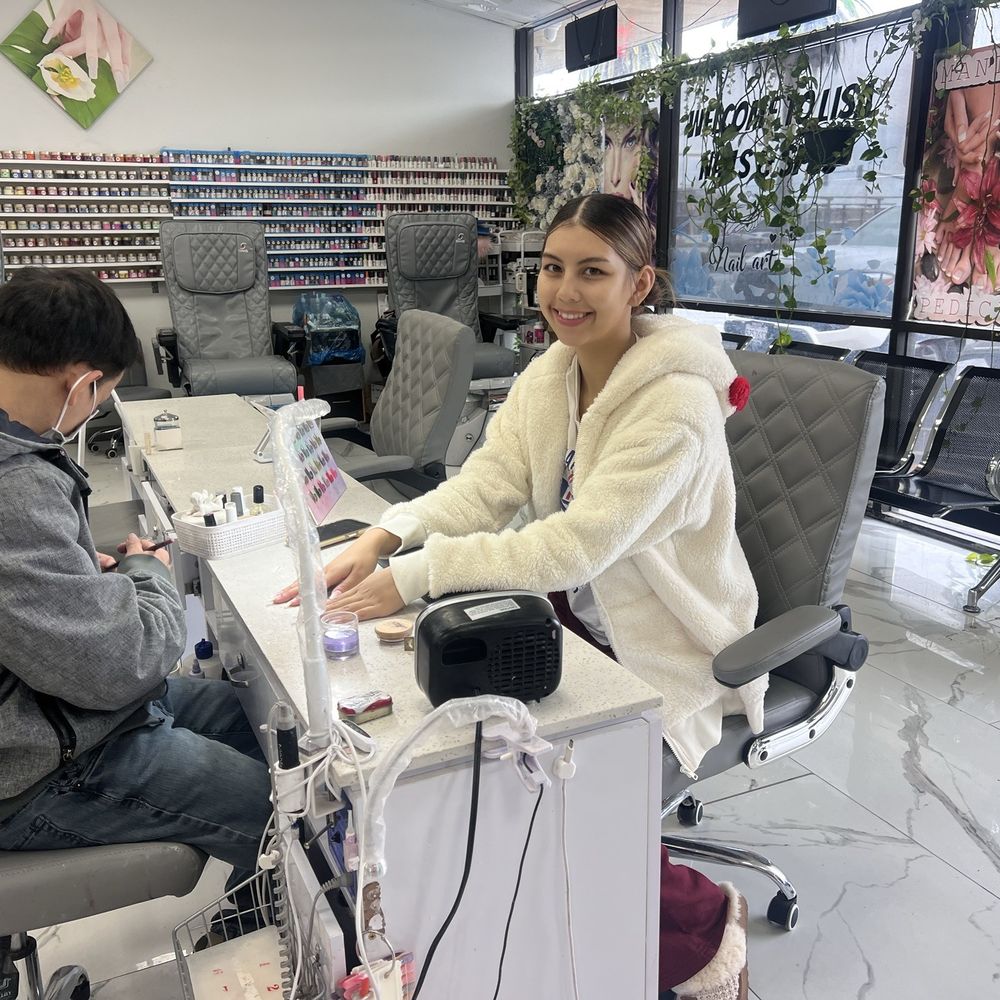 Lisa's Nail & Spa - Popular place for high school students. And affordable prices for the teenagers. - Nail Salons Near Me - Fresno, California Lisa's Nail & Spa - Popular place for high school students. And affordable prices for the teenagers. - Nail Salons Near Me - Fresno, California