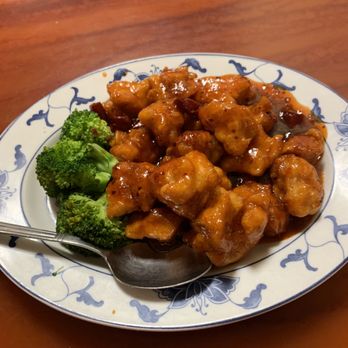 Dumpling House - General Tso Chicken. Nice and spicy! - Szechuan Near Me - Milford, Connecticut