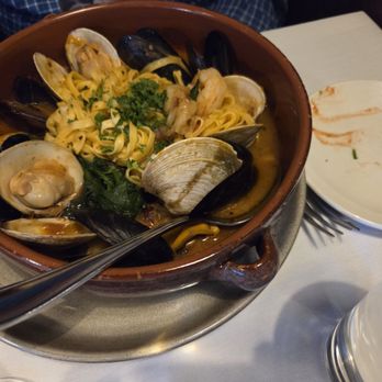 Arcos Cucina + Bar - Cioppino - Italian Near Me - Hopkinton, Massachusetts Arcos Cucina + Bar - Cioppino - Italian Near Me - Hopkinton, Massachusetts