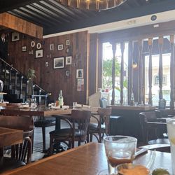 La Corriente Cevicheria Nais - Elegant yet cozy