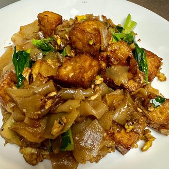 Krua Thai - Fried Tofu Pad See ew - Thai Near Me - Natick, Massachusetts Krua Thai - Fried Tofu Pad See ew - Thai Near Me - Natick, Massachusetts