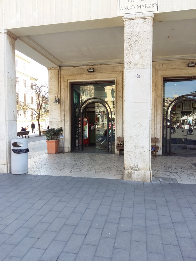 KRAPFEN Updated June 2024 14 Photos & 11 Reviews Piazza Anco Marzio 18, Roma, Italy