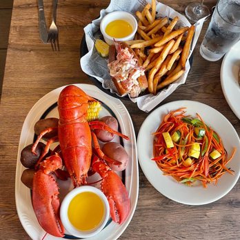 Ledges Pub - Lobster, lobster roll, grilled vegetables - New American Near Me - Sebasco Estates, Maine