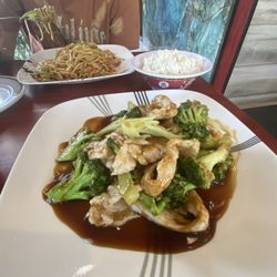 Chicken L12. Chicken with Broccoli Lunch Special