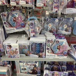 Lots of Frozen toys Lots of Frozen toys