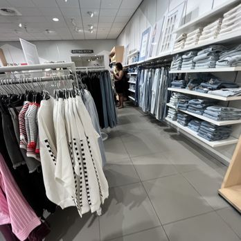 H&M - Women's Clothing Near Me - Greensboro, North Carolina H&M - Women's Clothing Near Me - Greensboro, North Carolina