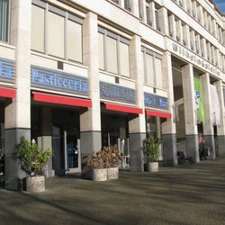 Wilhelmgalerie - Hier kann man in der Sonne sitzen. Anfang 2020.