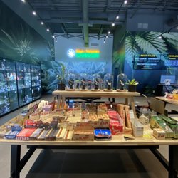 Calyx + Trichomes - Lots of accessories