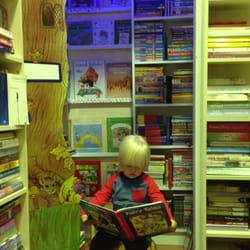 Broadbeach Books - Children's reading nook at Broadbeacg Books