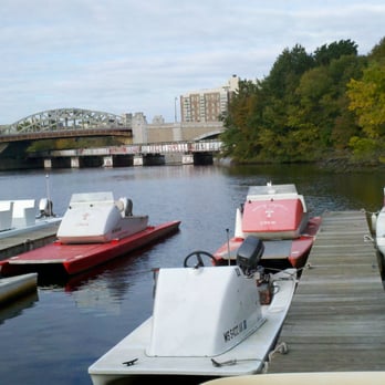 Head of the Charles - Local Flavor Near Me - Cambridge, Massachusetts Head of the Charles - Local Flavor Near Me - Cambridge, Massachusetts