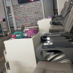 Pedicure stations- cleanest nicest chairs Pedicure stations- cleanest nicest chairs