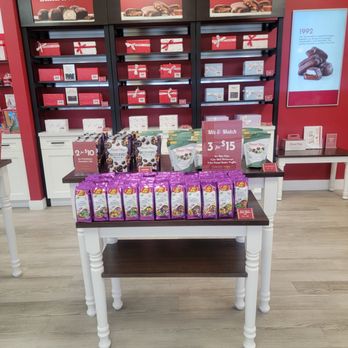 Fanny May Chocolates - Chocolatiers & Shops Near Me - Lake Forest, Illinois