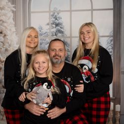 Amy Paris Photography - In-studio Family Christmas photos
