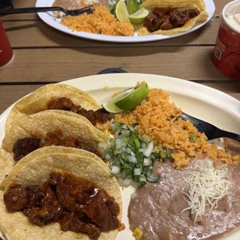 Tacos Y Mas - Platter with Al pastor tacos - Mexican Near Me - Richardson, Texas Tacos Y Mas - Platter with Al pastor tacos - Mexican Near Me - Richardson, Texas