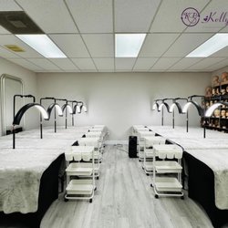 Kelly Pang Beauty Academy  - Eyelash training area
