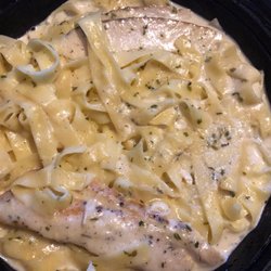 Romano's Italian Cuisine - Fettuccine Alfredo with Chicken