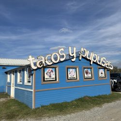 Tacos y Pupusas