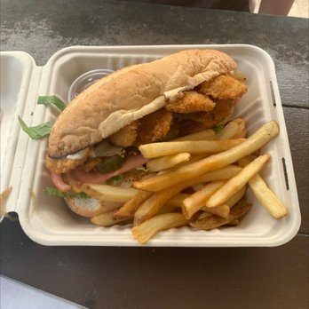 Da Fish Shack - Shrim po'boy - Food Trucks Near Me - Hana, Hawaii