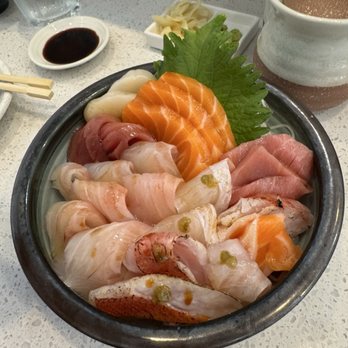 Akinori Sushi - Fancy Chirashi bowl - Japanese Near Me - Pasadena, California