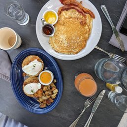 Eggs Benedict with fried chicken and lemon ricotta pancakes Eggs Benedict with fried chicken and lemon ricotta pancakes