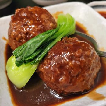 Dumpling Kitchen - Castro - Braised Lion's Head Meatballs - Noodles Near Me - San Francisco, California Dumpling Kitchen - Castro - Braised Lion's Head Meatballs - Noodles Near Me - San Francisco, California