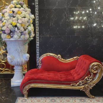 Crown Prince Fine Dining & Banquet - Sofa and flowers in the foyer - Dim Sum Near Me - Toronto, Ontario Crown Prince Fine Dining & Banquet - Sofa and flowers in the foyer - Dim Sum Near Me - Toronto, Ontario