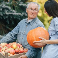 Seniors Helping Seniors - Hampton Roads - "Who better to help a senior... than another senior who gets it?"
At Seniors Helping Seniors® Hampton Roads!