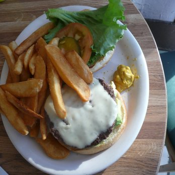Peanuts Deluxe Cafe - avocado burger - Diners Near Me - San Jose, California