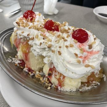 DZ Akin's - Strawberry pineapple sundae - Delis Near Me - San Diego, California DZ Akin's - Strawberry pineapple sundae - Delis Near Me - San Diego, California