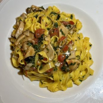 Carbone - Fettuccine con Funghi - Italian Near Me - New York, New York Carbone - Fettuccine con Funghi - Italian Near Me - New York, New York