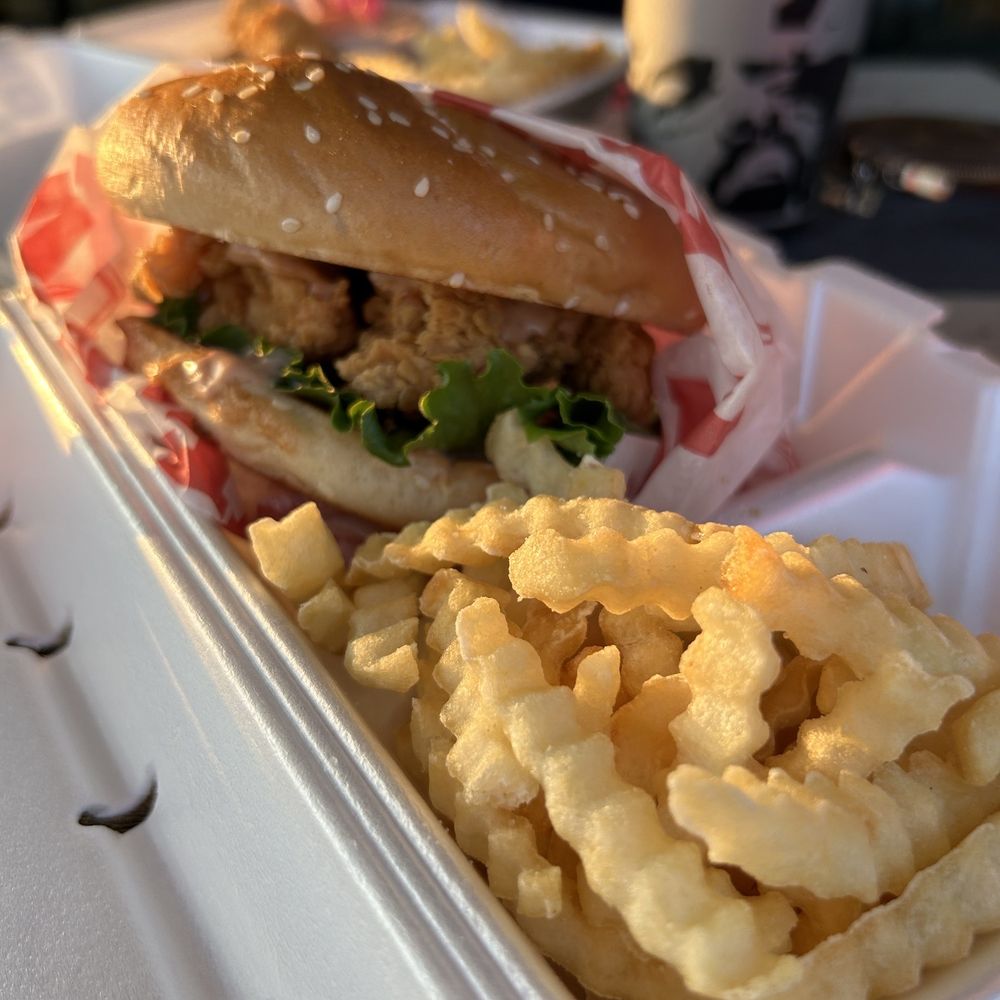 Raising Cane's Chicken Fingers - sandwich combo - Chicken Shop Near Me - Chester, Virginia