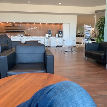 Auto West BMW - lounge at auto west bmw - Car Dealers Near Me - Richmond, British Columbia