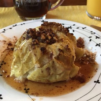 Hart House Bed & Breakfast - Baked apple with pecans, walnuts and maple syrup. - Bed & Breakfast Near Me - Hart, Michigan