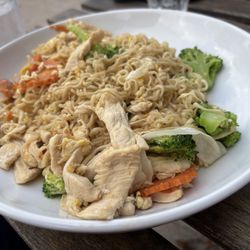 Thai Cafe - Noodles with chicken - mild flavor