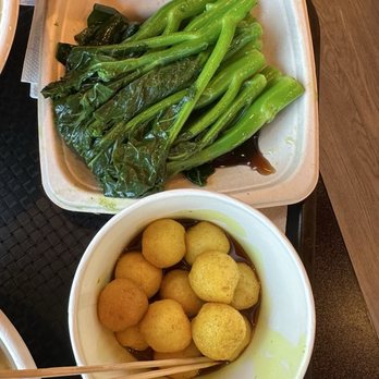 Maxi’s Noodle 2 - Baby Chinese Broccoli w/ Oyster Sauce & Curry Fish Balls - Noodles Near Me - Flushing, New York