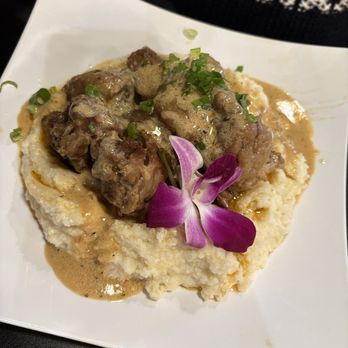Toast It Iz - Oxtails and grits - American Near Me - Huntsville, Alabama