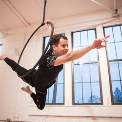 Earth & Aerial Yoga - Lyra instructor Erik