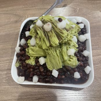 Hakka Brother - Green tea shaved snow with Red Bean, Mochi with Green Tea Shaved Snow. Delicious and not too sweet - Taiwanese Near Me - Artesia, California