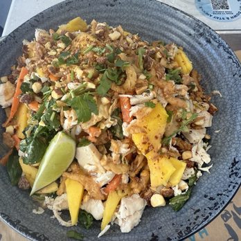 Mendocino Farms - Thai Mango Salad - Salad Near Me - Austin, Texas